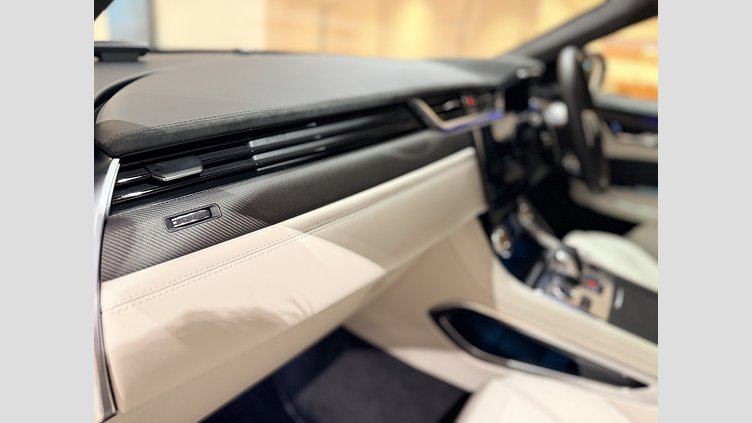 2023 認定中古車 Jaguar F-Pace ウルトラブルー P550 AWD（オートマチック） SVR