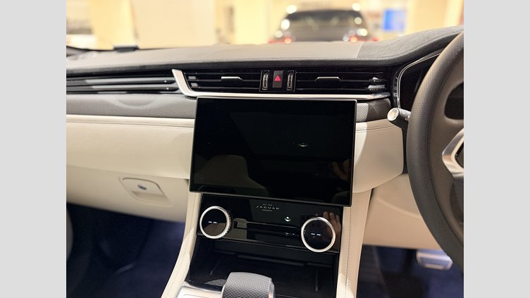 2023 認定中古車 Jaguar F-Pace ウルトラブルー P550 AWD（オートマチック） SVR