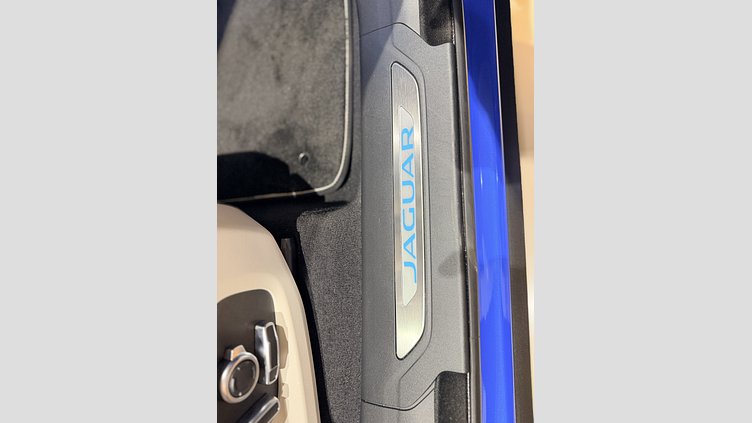 2023 認定中古車 Jaguar F-Pace ウルトラブルー P550 AWD（オートマチック） SVR