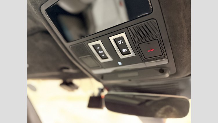 2023 認定中古車 Jaguar F-Pace ウルトラブルー P550 AWD（オートマチック） SVR