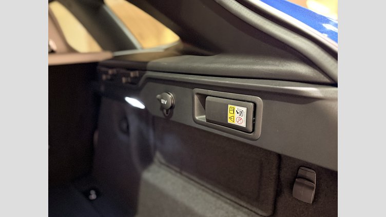 2023 認定中古車 Jaguar F-Pace ウルトラブルー P550 AWD（オートマチック） SVR