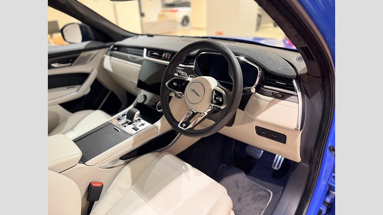 2023 認定中古車 Jaguar F-Pace ウルトラブルー P550 AWD（オートマチック） SVR