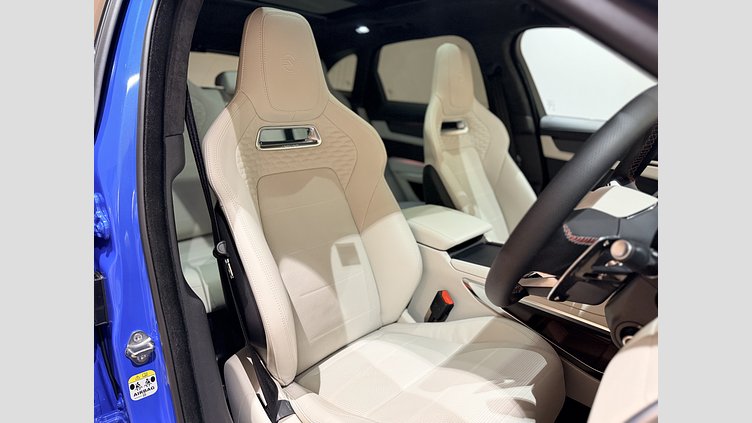 2023 認定中古車 Jaguar F-Pace ウルトラブルー P550 AWD（オートマチック） SVR