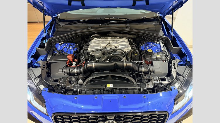 2023 認定中古車 Jaguar F-Pace ウルトラブルー P550 AWD（オートマチック） SVR