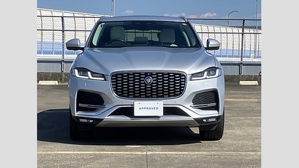 F-Pace 1