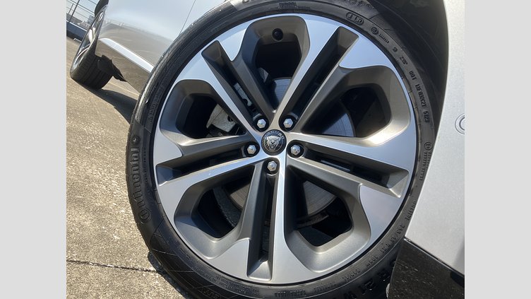 2022 認定中古車 Jaguar F-Pace ハクバシルバー P250 AWD（オートマチック） S