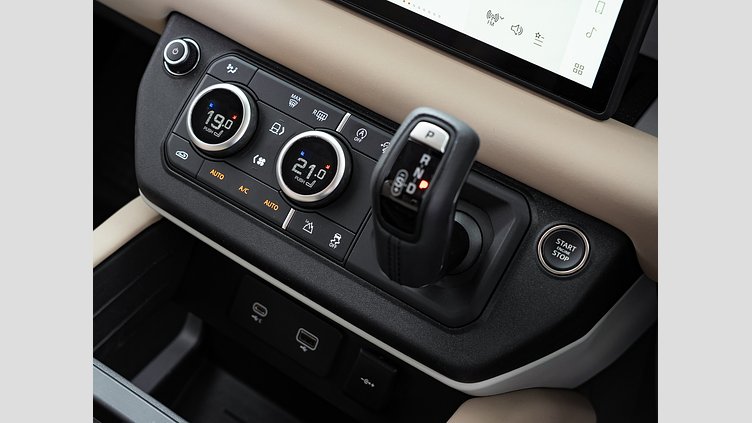 2023 認定中古車 Land Rover Defender 110 タスマンブルー D300 AWD（AT） S　D300　コイルサスペンション装着車