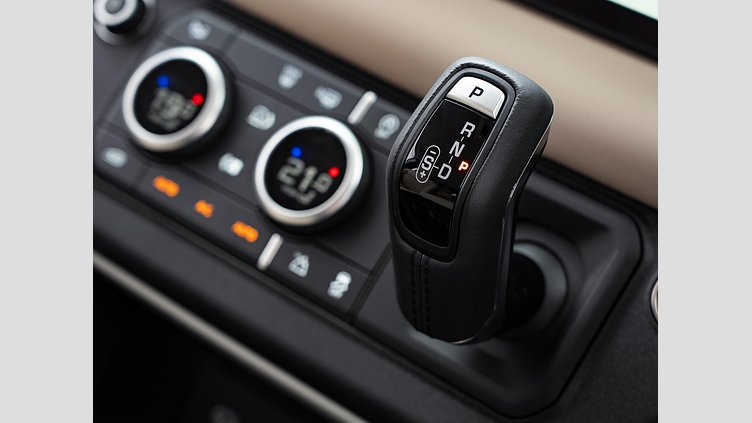 2023 認定中古車 Land Rover Defender 110 タスマンブルー D300 AWD（AT） S　D300　コイルサスペンション装着車