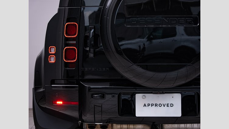 2024 認定中古車 Land Rover Defender 110 サントリーニブラック D300 AWD（AT） X-DYNAMIC HSE D300 エアサスペンション