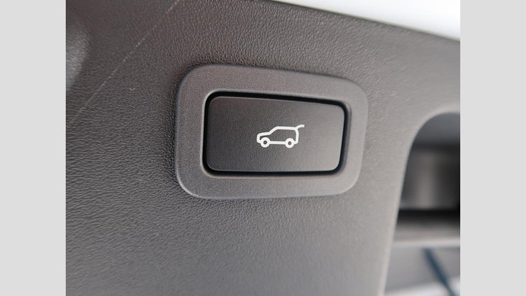 2017 認定中古車 Land Rover Discovery Sport Yulong White 2.0 litre i4D Diesel HSE