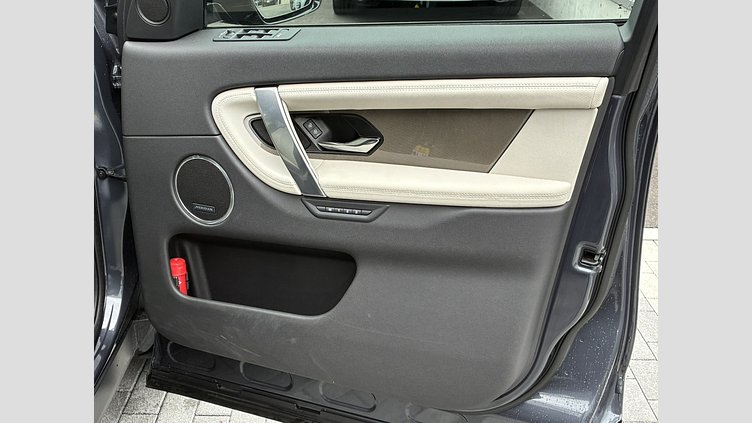 2023 認定中古車 Land Rover Discovery Sport ヴァレジネブルー D200マイルドハイブリッド（ディーゼル） 標準ホイール DYNAMIC SE