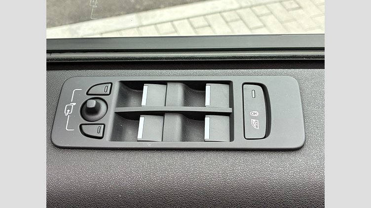 2023 認定中古車 Land Rover Discovery Sport ヴァレジネブルー D200マイルドハイブリッド（ディーゼル） 標準ホイール DYNAMIC SE