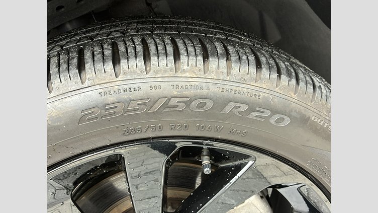 2023 認定中古車 Land Rover Discovery Sport ヴァレジネブルー D200マイルドハイブリッド（ディーゼル） 標準ホイール DYNAMIC SE