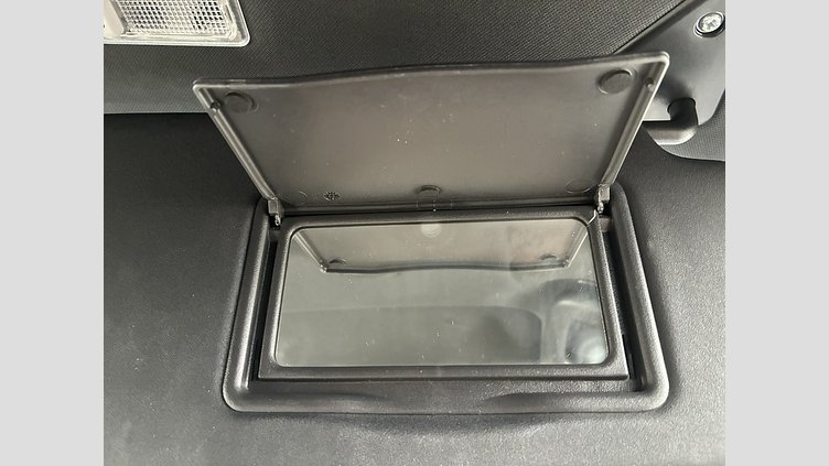 2023 認定中古車 Land Rover Discovery Sport ヴァレジネブルー D200マイルドハイブリッド（ディーゼル） 標準ホイール DYNAMIC SE