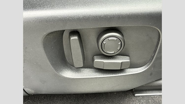 2023 認定中古車 Land Rover Discovery Sport ヴァレジネブルー D200マイルドハイブリッド（ディーゼル） 標準ホイール DYNAMIC SE