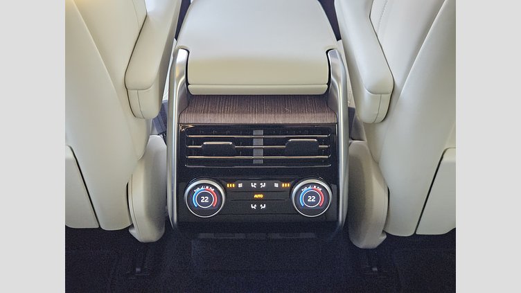 2024 認定中古車 Land Rover Range Rover バトゥミゴールド P550 AWD PHEV（AT） スタンダードホイールベース HSE