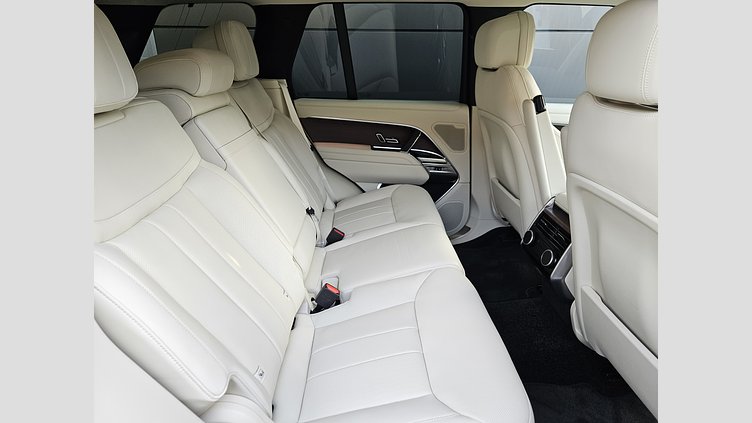 2024 認定中古車 Land Rover Range Rover バトゥミゴールド P550 AWD PHEV（AT） スタンダードホイールベース HSE