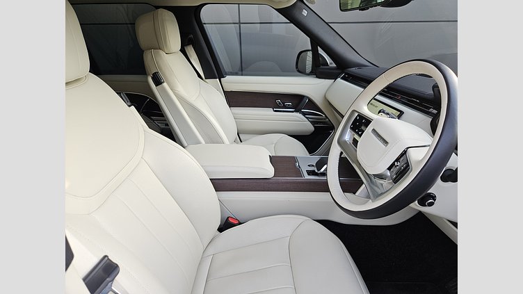 2024 認定中古車 Land Rover Range Rover バトゥミゴールド P550 AWD PHEV（AT） スタンダードホイールベース HSE