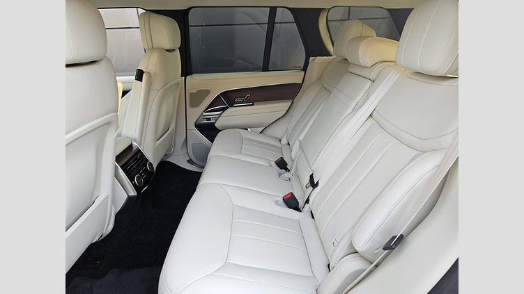 2024 認定中古車 Land Rover Range Rover バトゥミゴールド P550 AWD PHEV（AT） スタンダードホイールベース HSE