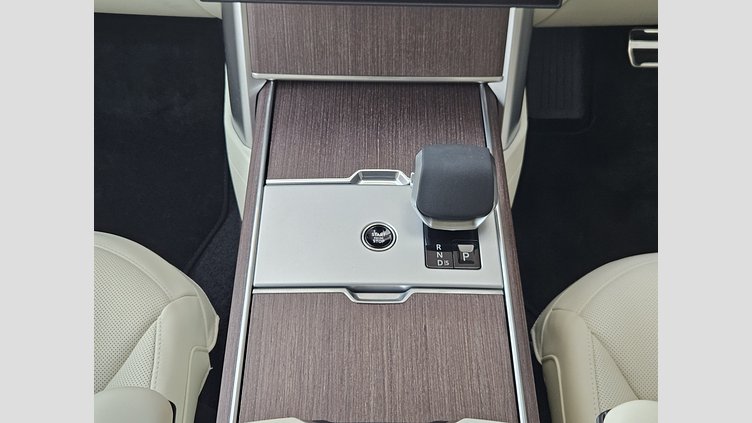 2024 認定中古車 Land Rover Range Rover バトゥミゴールド P550 AWD PHEV（AT） スタンダードホイールベース HSE