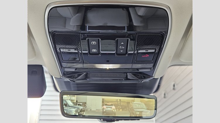 2024 認定中古車 Land Rover Range Rover バトゥミゴールド P550 AWD PHEV（AT） スタンダードホイールベース HSE