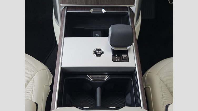 2024 認定中古車 Land Rover Range Rover バトゥミゴールド P550 AWD PHEV（AT） スタンダードホイールベース HSE