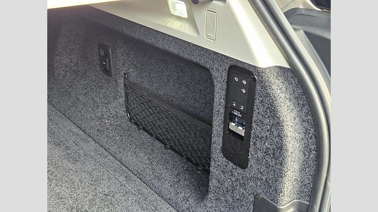 2024 認定中古車 Land Rover Range Rover バトゥミゴールド P550 AWD PHEV（AT） スタンダードホイールベース HSE