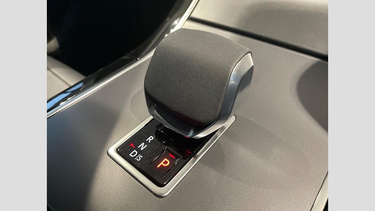 2024 認定中古車 Land Rover Range Rover Velar フジホワイト D200マイルドハイブリッド（ディーゼル） スタンダードホイールベース Dynamic SE