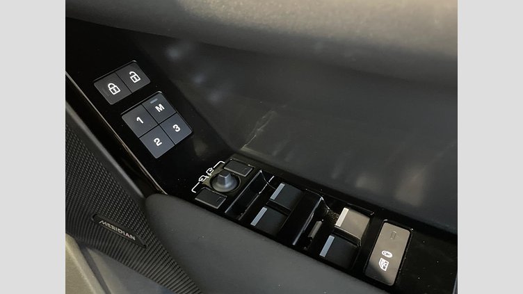 2024 認定中古車 Land Rover Range Rover Velar フジホワイト D200マイルドハイブリッド（ディーゼル） スタンダードホイールベース Dynamic SE