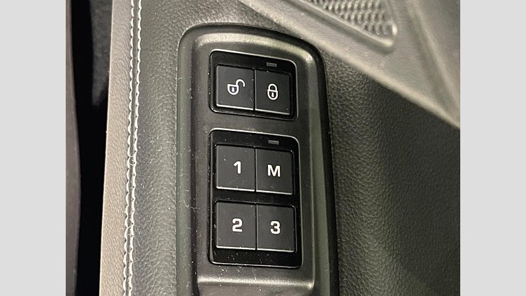 2017 認定中古車 Jaguar XE Loire Blue 2WD 8AT
 R-Sports