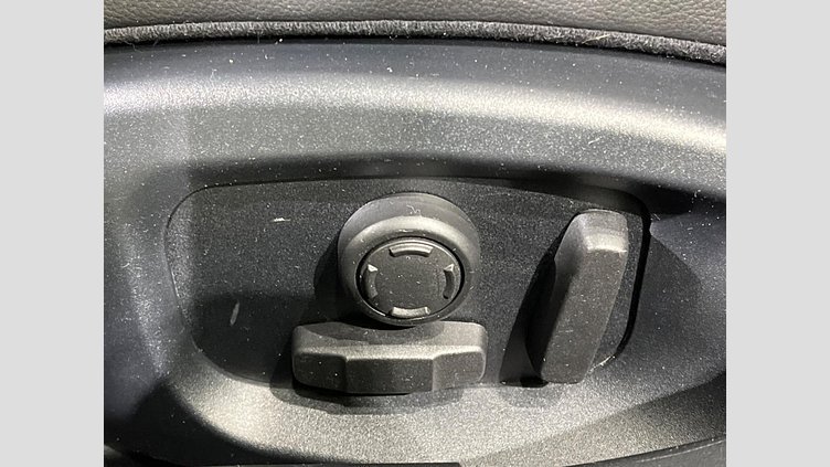 2017 認定中古車 Jaguar XE Loire Blue 2WD 8AT
 R-Sports