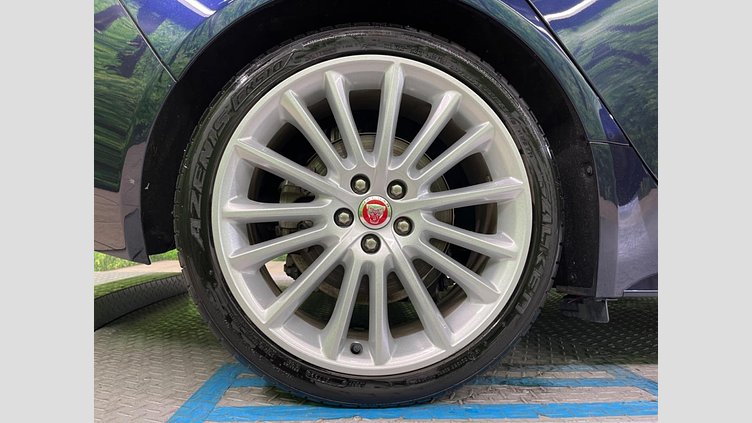 2017 認定中古車 Jaguar XE Loire Blue 2WD 8AT
 R-Sports