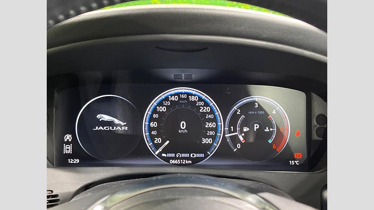 2017 認定中古車 Jaguar XE Loire Blue 2WD 8AT
 R-Sports