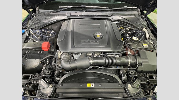 2017 認定中古車 Jaguar XE Loire Blue 2WD 8AT
 R-Sports