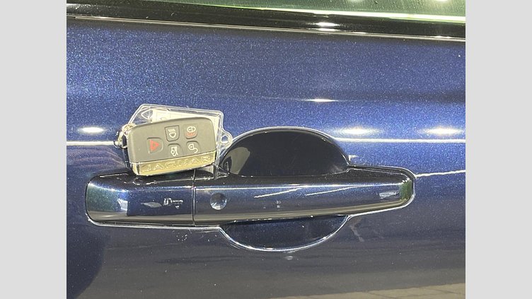 2017 認定中古車 Jaguar XE Loire Blue 2WD 8AT
 R-Sports