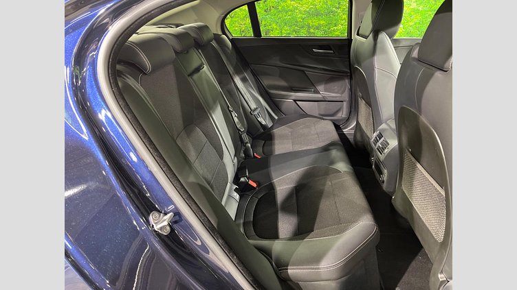 2017 認定中古車 Jaguar XE Loire Blue 2WD 8AT
 R-Sports