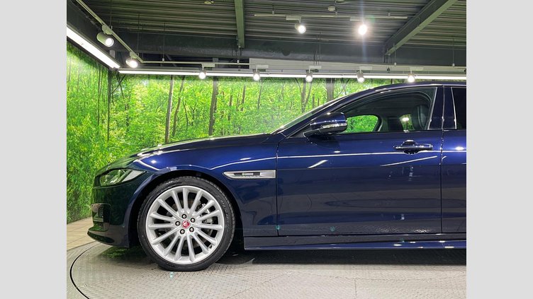 2017 認定中古車 Jaguar XE Loire Blue 2WD 8AT
 R-Sports