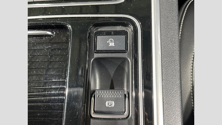 2017 認定中古車 Jaguar XE Loire Blue 2WD 8AT
 R-Sports