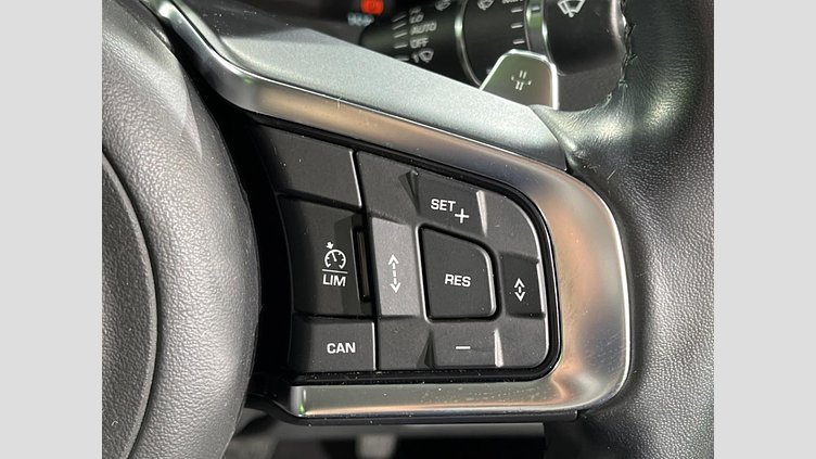 2017 認定中古車 Jaguar XE Loire Blue 2WD 8AT
 R-Sports