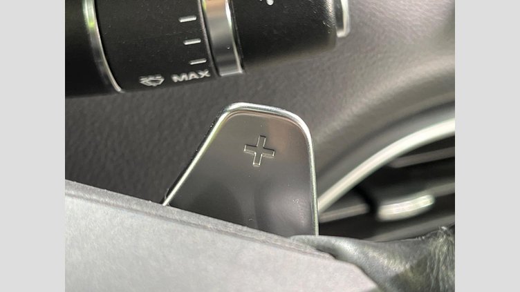 2017 認定中古車 Jaguar XE Loire Blue 2WD 8AT
 R-Sports