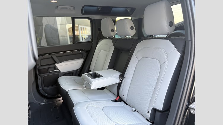 2024 認定中古車 Land Rover Defender 110 サントリーニブラック D350 ディーゼルマイルドハイブリッド X-Dynamic SE