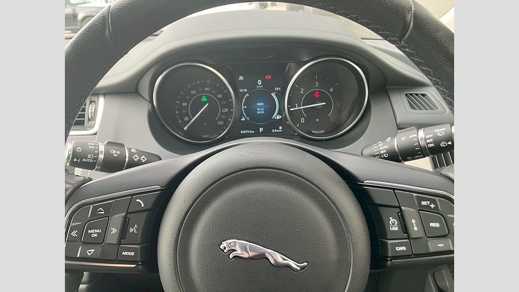 2018 認定中古車 Jaguar E-Pace シージアムブルー D180 オートマチック全輪駆動 S