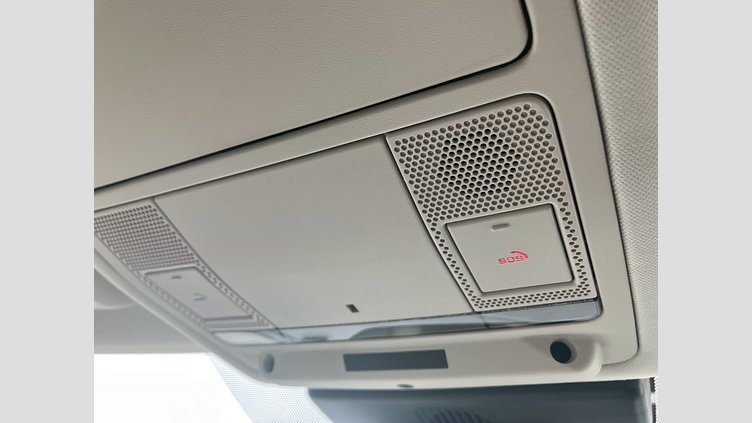 2018 認定中古車 Jaguar E-Pace シージアムブルー D180 オートマチック全輪駆動 S