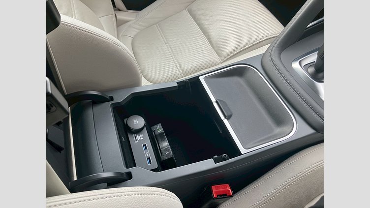 2018 認定中古車 Jaguar E-Pace シージアムブルー D180 オートマチック全輪駆動 S