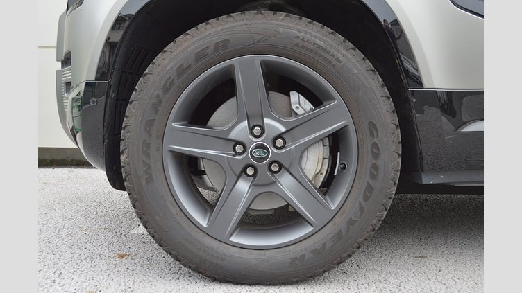 2024 認定中古車 Land Rover Defender 130 シリコンシルバー D350 ディーゼルマイルドハイブリッド X-Dynamic SE