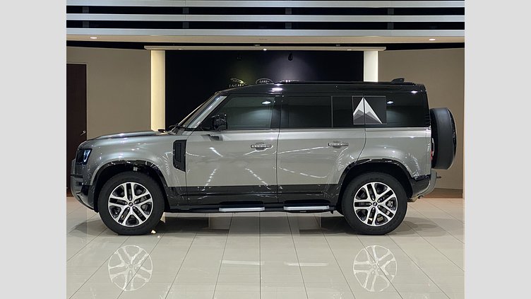 2024 認定中古車 Land Rover Defender 110 シリコンシルバー D350 ディーゼルマイルドハイブリッド X-Dynamic SE　"HAKUBA EDITION"