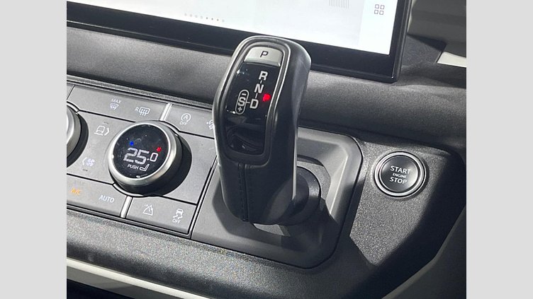 2021 認定中古車 Land Rover Defender 110 ユーロンホワイト D300 AWD（AT） S