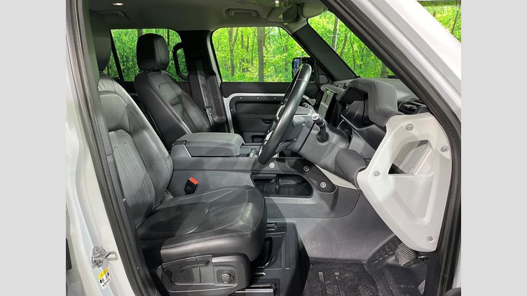 2021 認定中古車 Land Rover Defender 110 ユーロンホワイト D300 AWD（AT） S