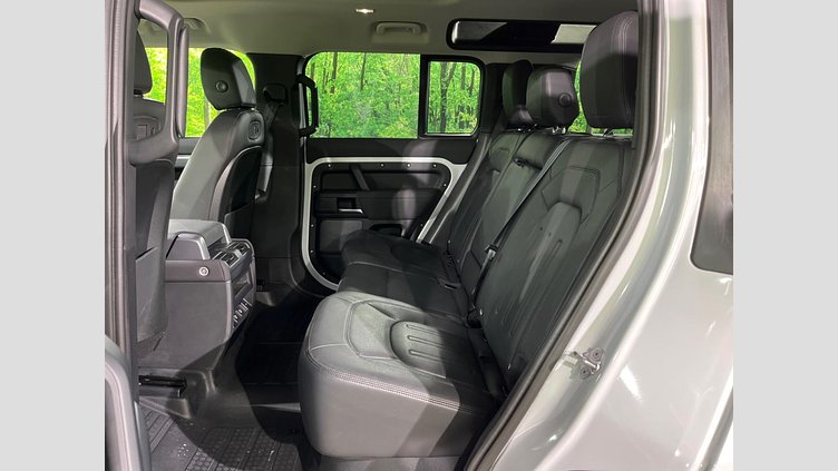 2021 認定中古車 Land Rover Defender 110 ユーロンホワイト D300 AWD（AT） S