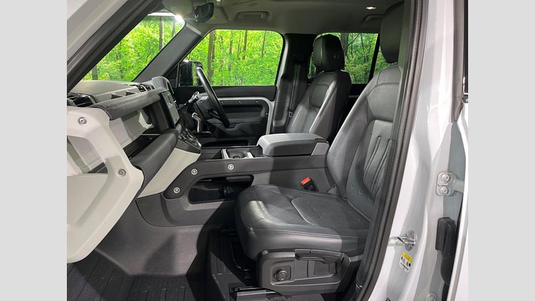 2021 認定中古車 Land Rover Defender 110 ユーロンホワイト D300 AWD（AT） S